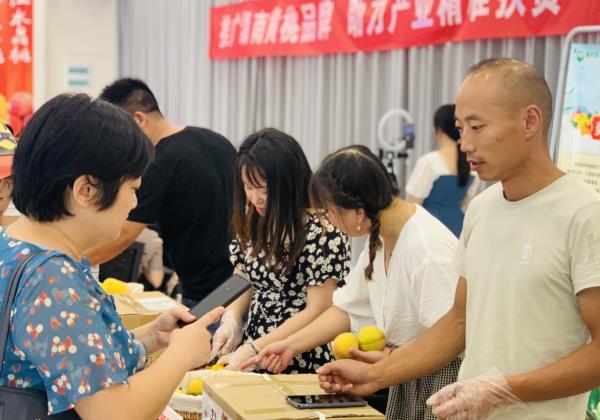 7天銷售20000斤，惠農網(wǎng)打造新寧黃桃供應鏈標準促上行