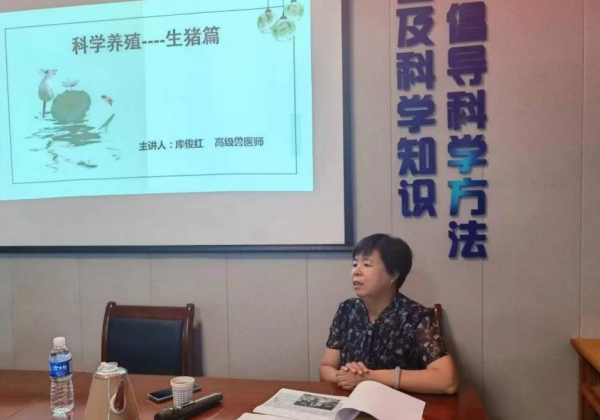 惠農(nóng)網(wǎng)農(nóng)技專家?guī)炜〖t：30年扎根獸醫(yī)一線，以專業(yè)與溫情守護(hù)動(dòng)物健康